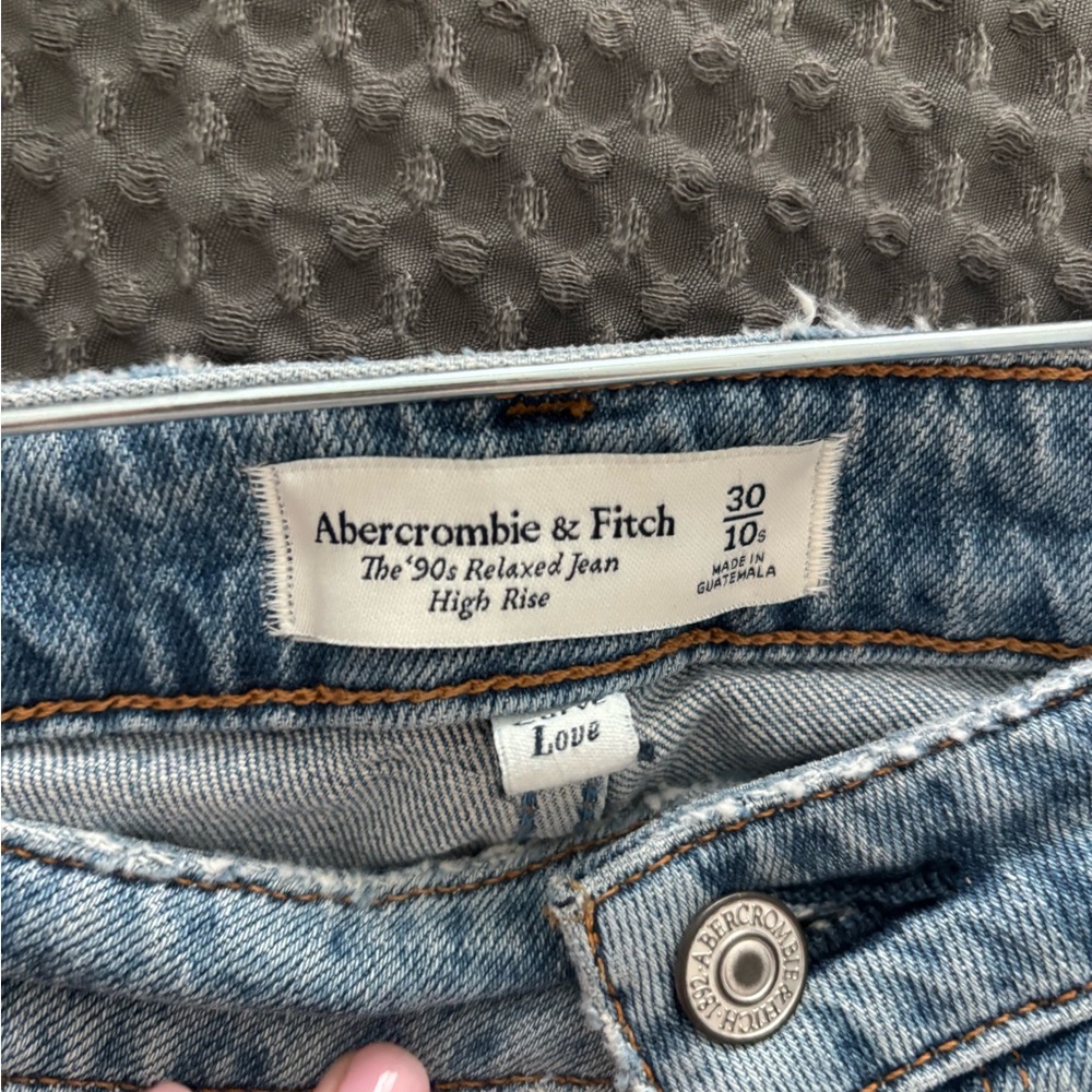 Abercrombie & Fitch 90s Relaxed High Rise SHORT CURVE LOVE - Picture 3 of 3